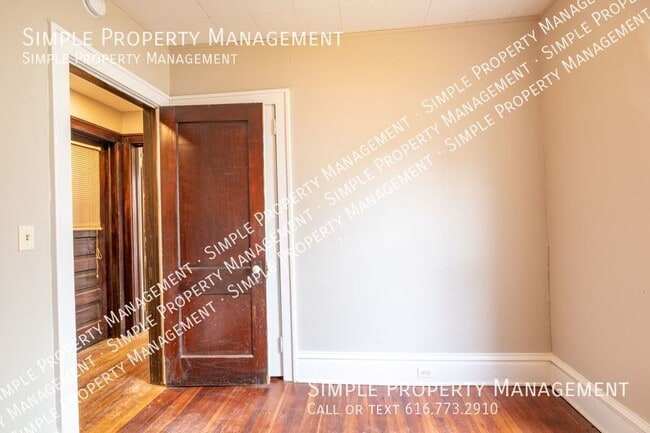 Building Photo - 610 Michigan St NE