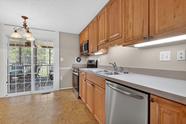 Building Photo - 2806 Logway Rd