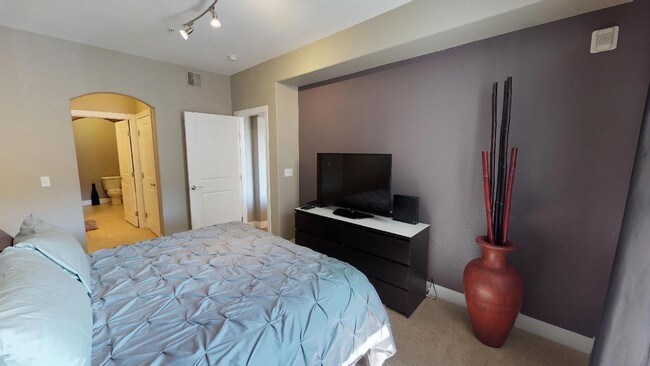 Building Photo - 9079 East Panorama Circle, Unit 201