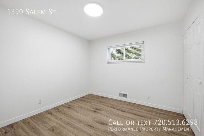 Building Photo - 1390 Salem St