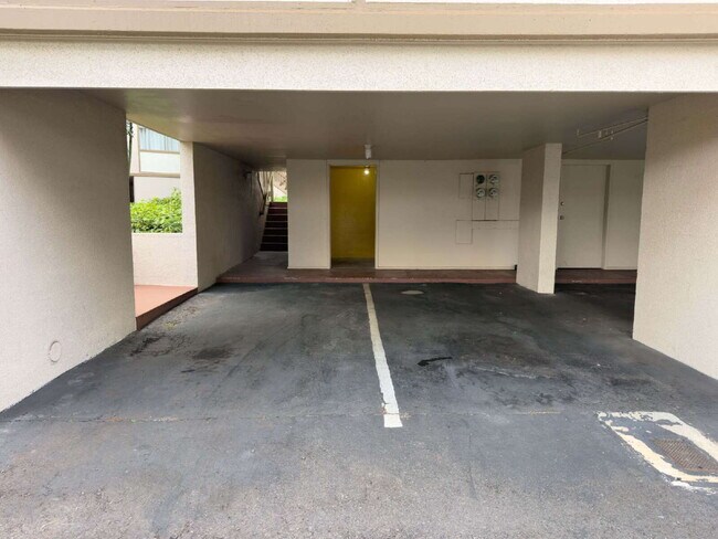 Building Photo - Kueahelani Apartments – 2BD/2BA Townhome w/ Lanai, 2 Covered Parking, Storage