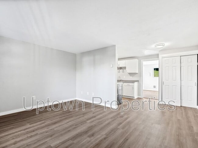Building Photo - 6814 N Richmond Ave