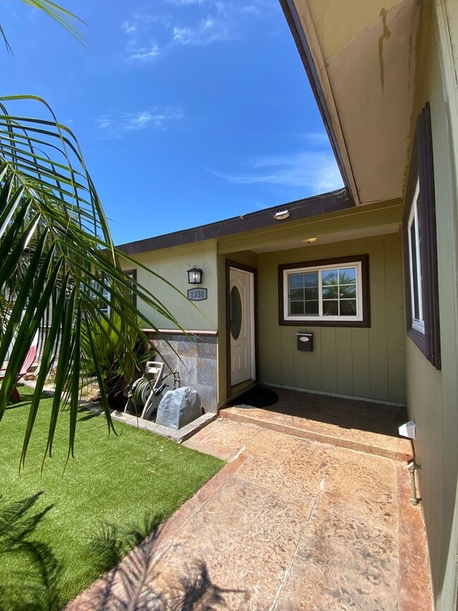 Building Photo - Cul-De-Sac Location, beautiful single leve...