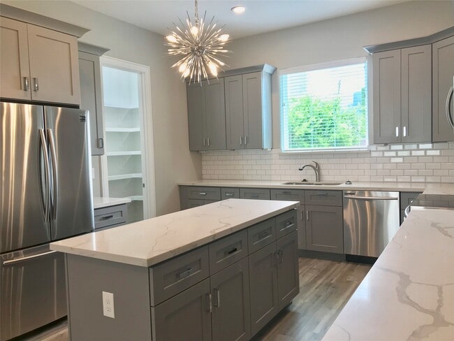 Building Photo - 1111 Edwards St