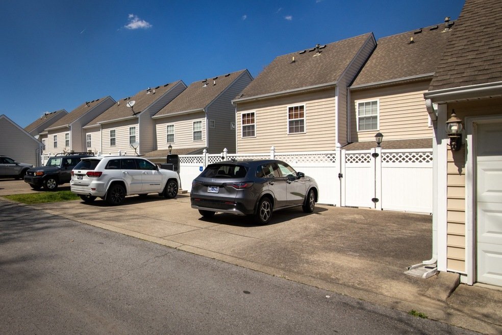 Building Photo - 7031 Sunnywood Dr