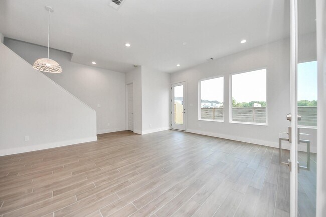 Building Photo - 3015 Pelon Cay Dr