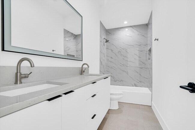 Building Photo - 1703 Nomas St