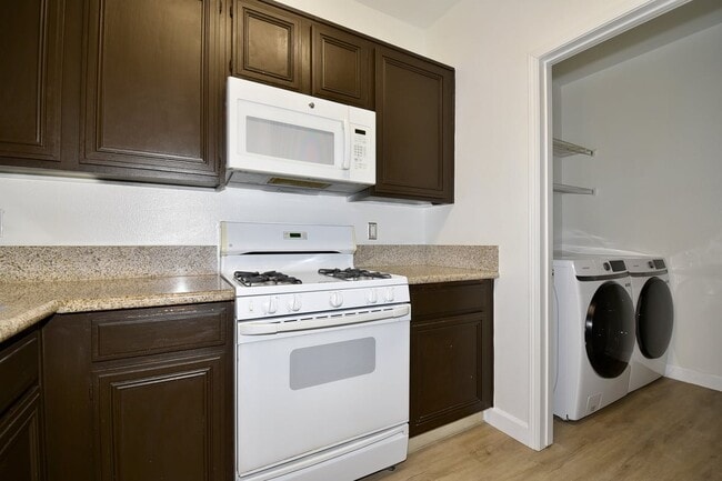 Building Photo - Next To Durango Casino | Gated Community | Laminate Floors | Community Fitness