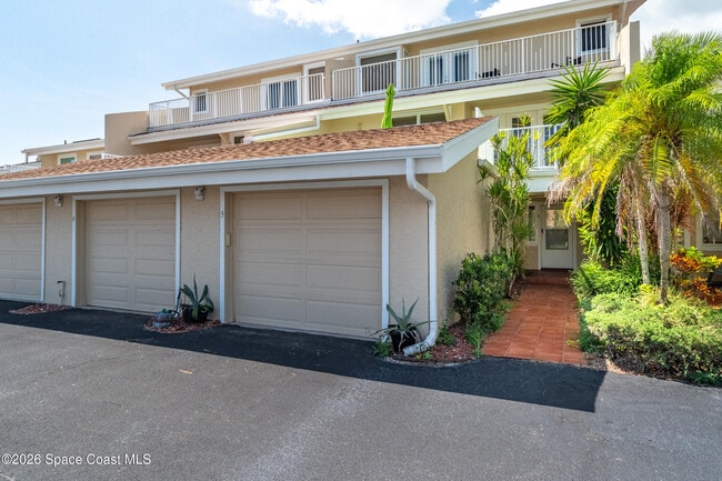 Building Photo - 105 La Costa St