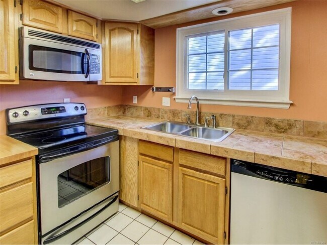 Building Photo - 854 S Rifle Way