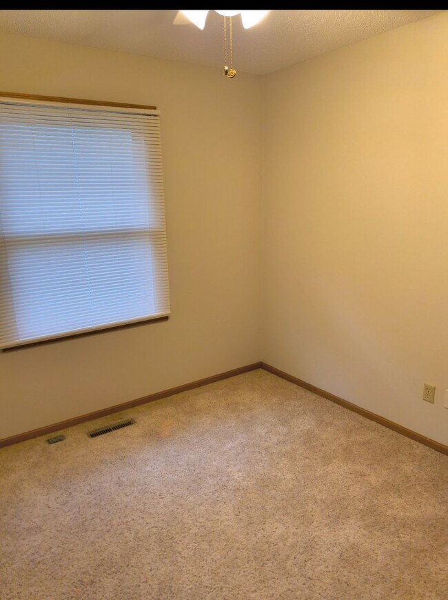 Building Photo - 1250 Silverwood Ct