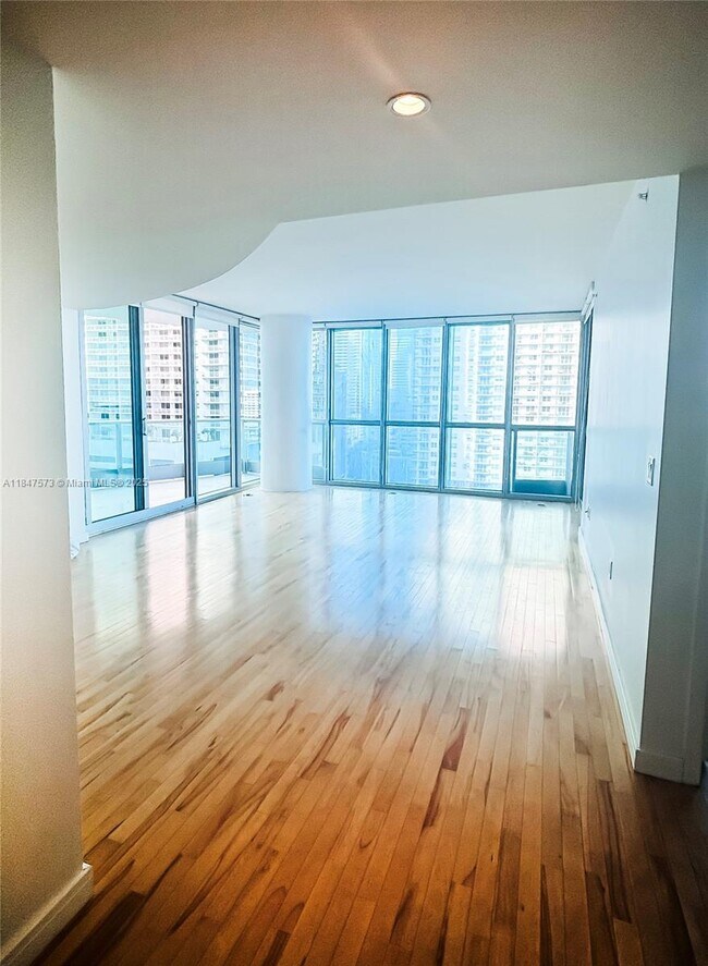 Building Photo - 1331 Brickell Bay Dr