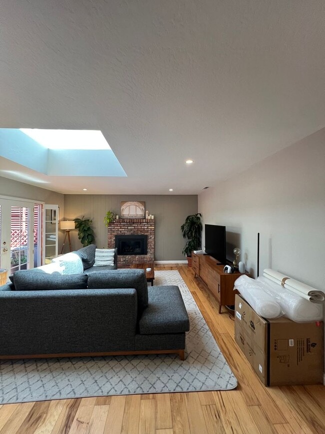 Building Photo - Beautiful 3 Bedroom Home in Scotts Valley — Spacious Yard & Ideal Location!