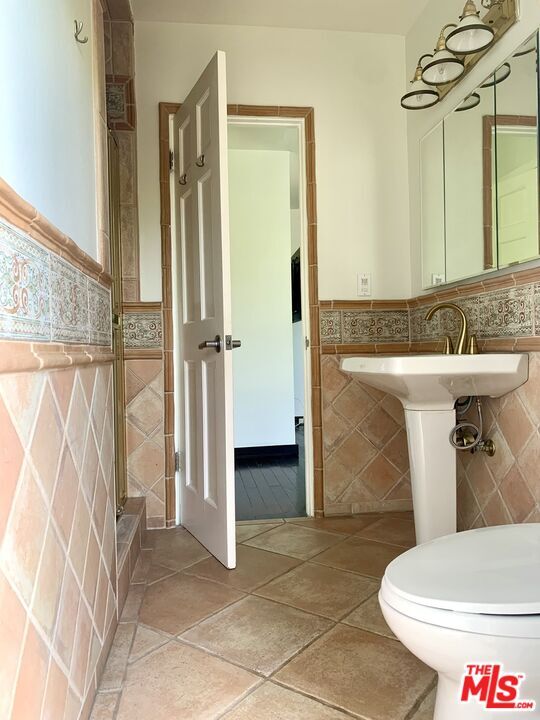 Building Photo - 10216 Cielo Dr