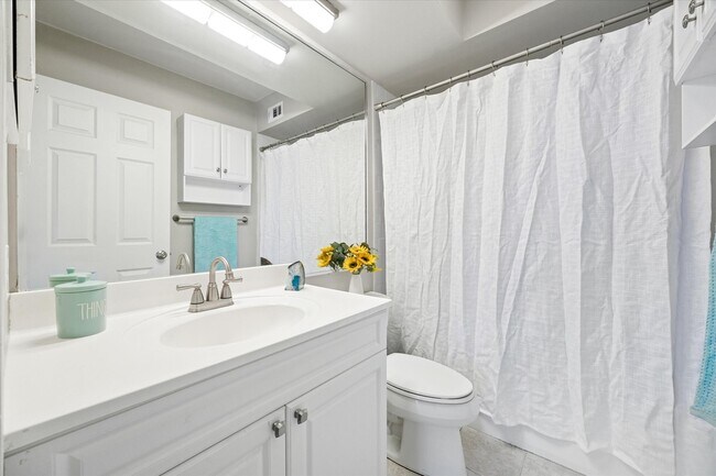 Building Photo - 12633 Memorial Dr