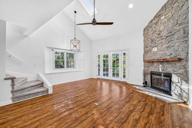 Building Photo - 138 River Breeze Dr