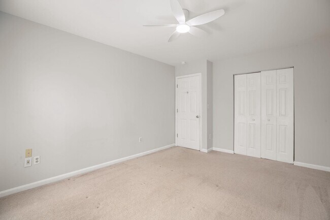 Building Photo - 10205 N Hampton Ln