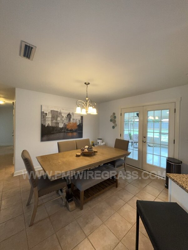 Building Photo - 202 Pondella Dr