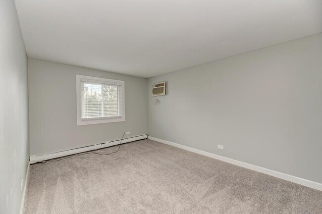 Building Photo - 2440 Waterbury Dr