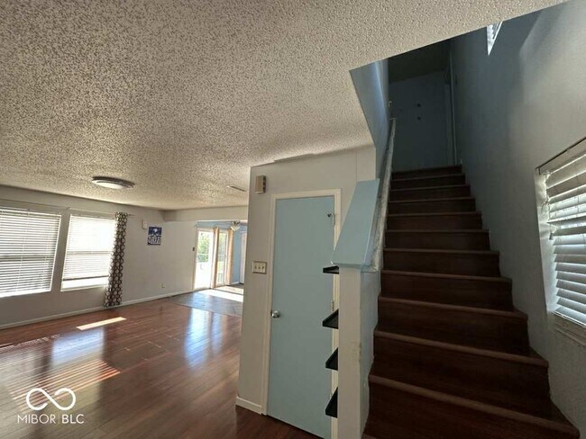 Building Photo - 6424 Alonzo Dr