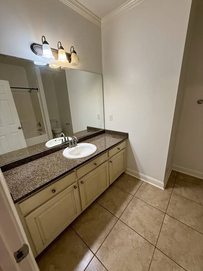 Building Photo - 132 Laurelwood Ct