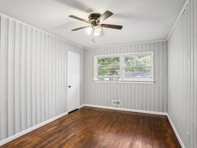 Building Photo - 3 Bedroom Duplex in Decatur