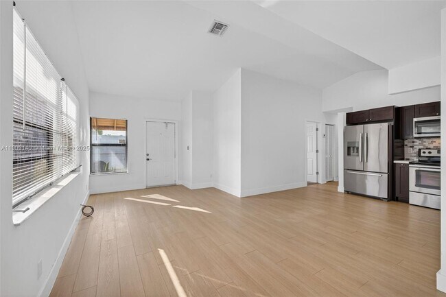 Building Photo - $2,700MONTHLY;339 SW 15TH ST #1-2 DANIA BEACH, FL 33004