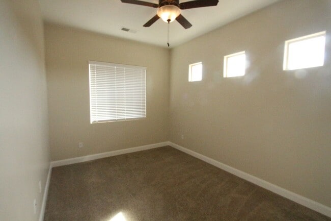 Building Photo - Move in Ready - Sand Hollow and Dunes Retreat