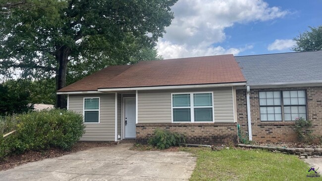 Primary Photo - 312 Westcliff Center St