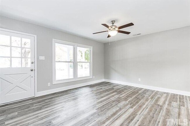 Building Photo - Gorgeous 3/1 Renovated single family home in SE Raleigh - Pet Friendly with Fenced-in Backyard!