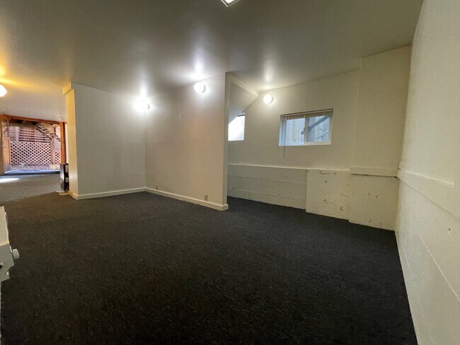 Building Photo - 2210 Parker St