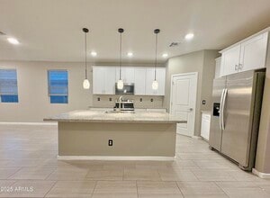 Building Photo - 1325 S 223rd Dr