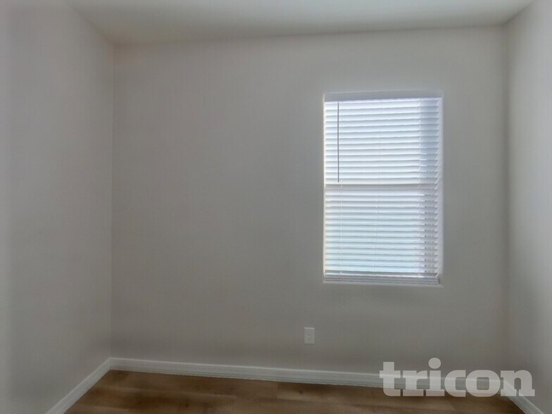 Building Photo - 40209 W Walker Wy