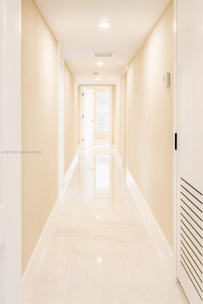 Building Photo - 1399 NE 38th St