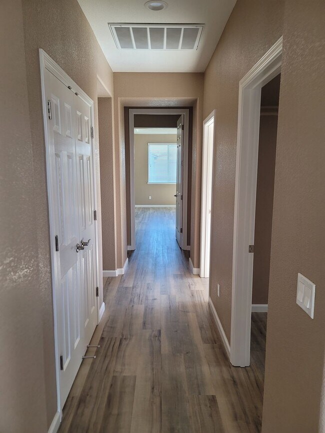 Building Photo - North Natomas-  NEWLY REMODELED