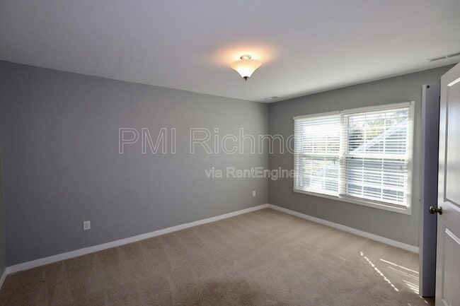 Building Photo - 7183 Yare St