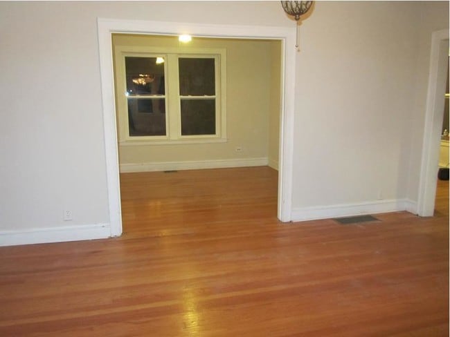 Building Photo - 3847-3857 N Linder Ave