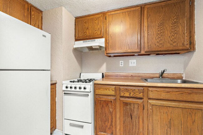 Building Photo - 4035 Charlotte