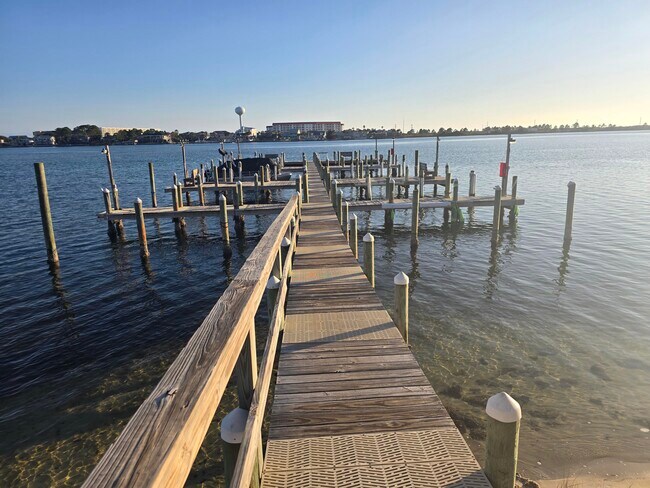 Building Photo - 308 Miracle Strip Pkwy SW