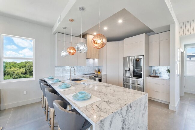 Building Photo - 99 Seaside Ave