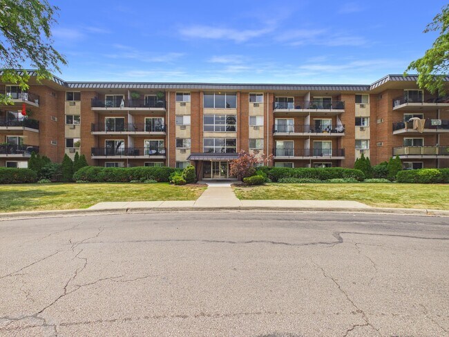 Building Photo - 2210 S Goebbert Rd