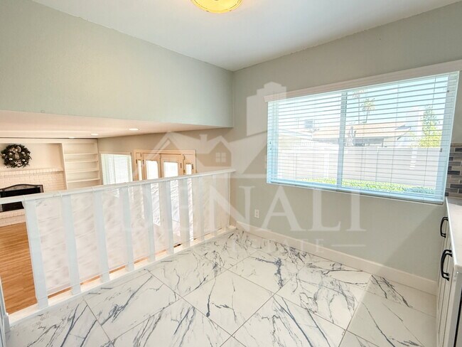 Building Photo - 811 E Chilton Dr