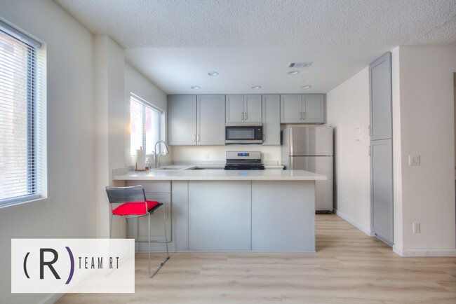 Building Photo - A Newly Renovated Contemporary Condo in Gl...