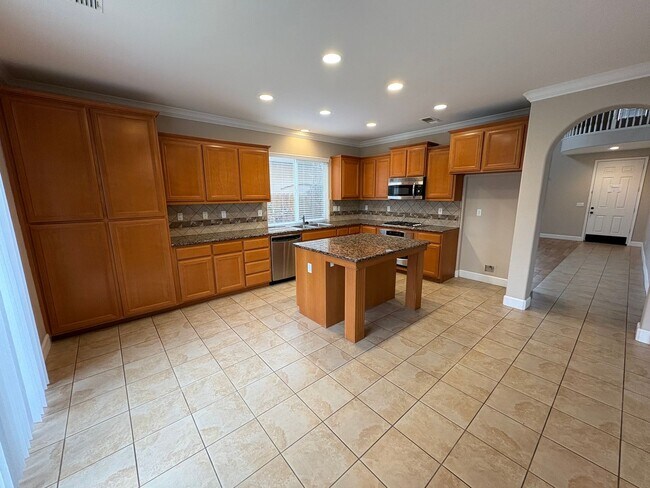 Building Photo - 3116 W Buena Vista Ave