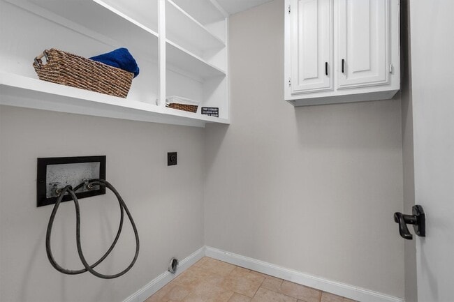Building Photo - 2121 Sunrise Trail