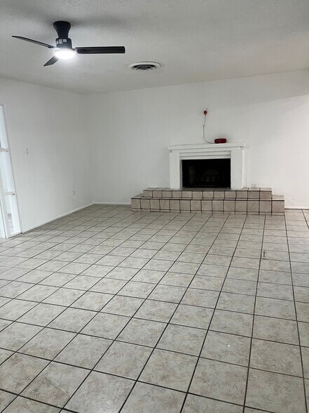 Wood Fire palce - 44765 San Luis Rey Ave