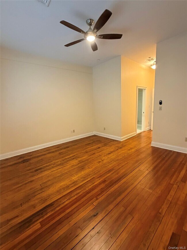 Building Photo - 337 Main St