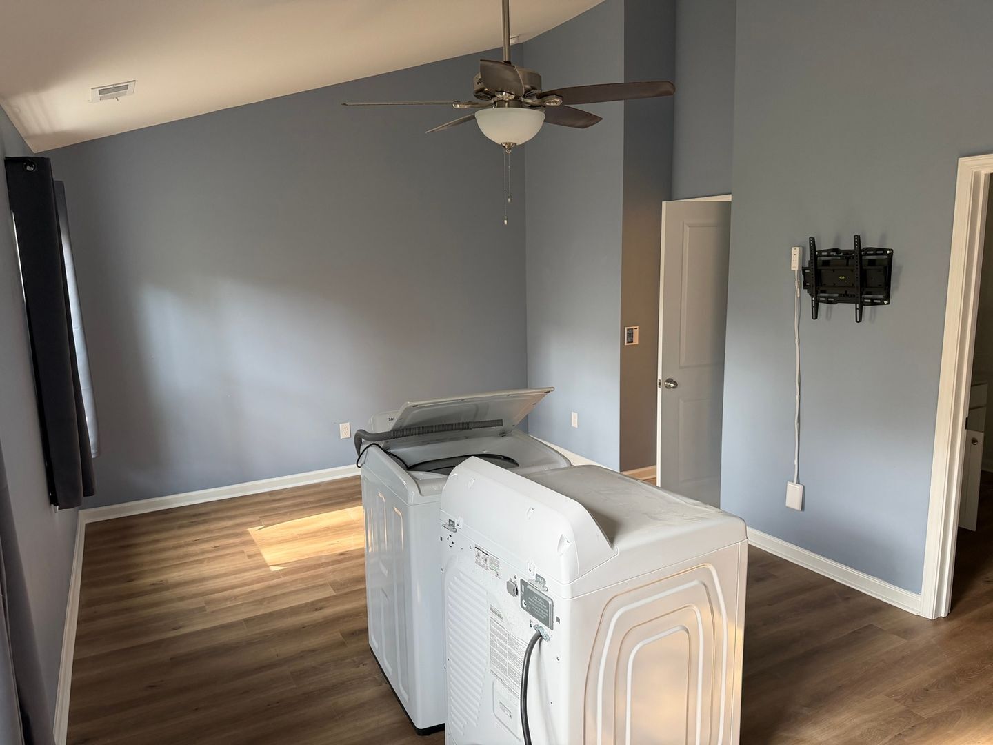 Building Photo - 4706 Palm View Cir