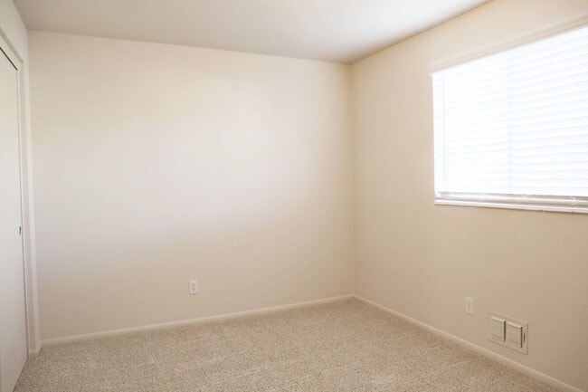 Building Photo - 2340 Eastwood Dr