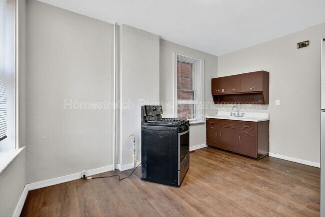 Building Photo - 551 Bates St